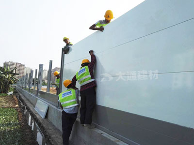 深圳大通建材施工工地鋼結(jié)構(gòu)圍擋價格是多少？