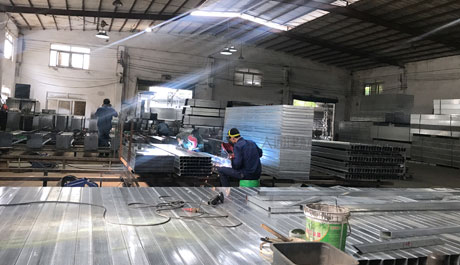 深圳大通建材，引領(lǐng)施工工地圍擋新市場(chǎng)，鋼圍擋、pvc圍擋生產(chǎn)銷(xiāo)售廠(chǎng)家。